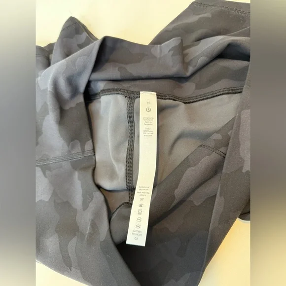 Lululemon Align High Rise Shorts Women’s Size 16 - Picture 4 of 5